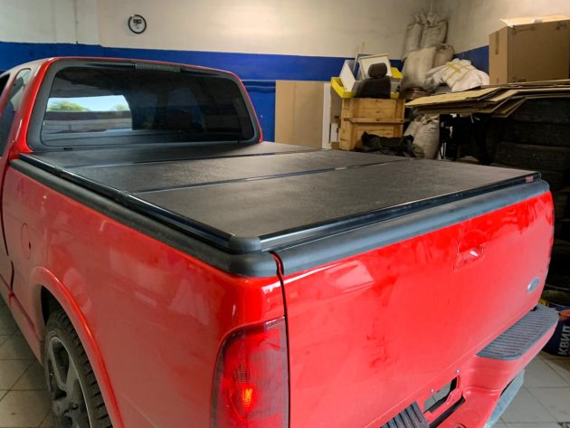 Жесткая трехсекционная крышка кузова Kramco для пикапа Ford F150 2004-2008 — изображение 3
