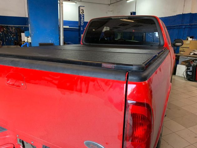 Жесткая трехсекционная крышка кузова Kramco для пикапа Ford F150 2004-2008 — изображение 2