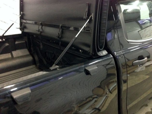 Подъемный трехсекционный тент Kramco для Ford Ranger T6 2012 года. — изображение 5