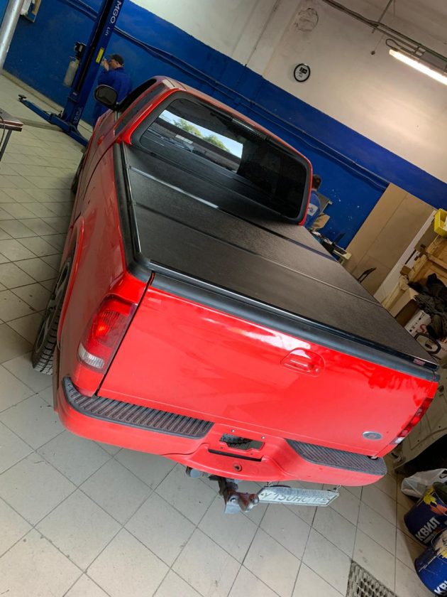 Жесткая трехсекционная крышка кузова Kramco для пикапа Ford F150 2004-2008