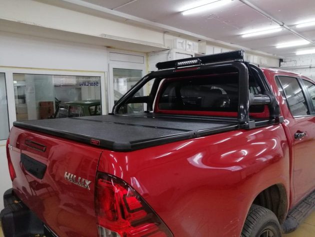 Защитная дуга в кузов для Toyota Hilux revo от 2015 года