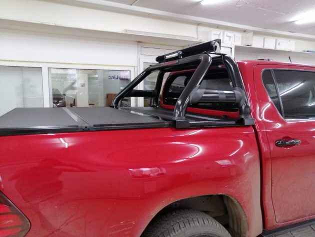 Защитная дуга в кузов для Toyota Hilux revo от 2015 года — изображение 2