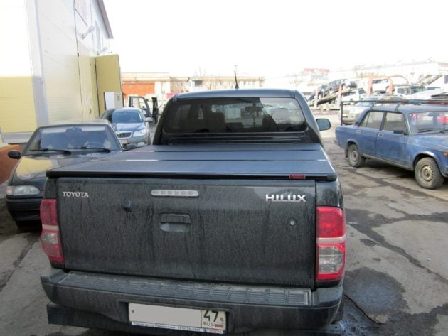 Жесткая трехсекционная крышка кузова Kramco для пикапа Toyota Hilux Vigo — изображение 7