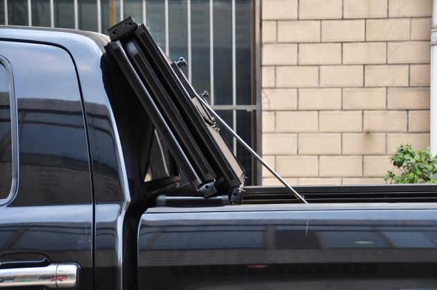 Крышка жесткая подьемная для пикапа Volkswagen Amarok (Фольксваген Амарок)