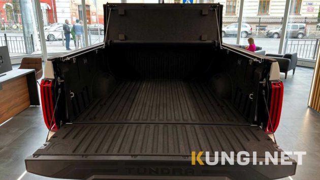 Крышка жесткая подъемная (низкий профиль) для пикапа Ford F-150 (Форд Ф-150) — изображение 3