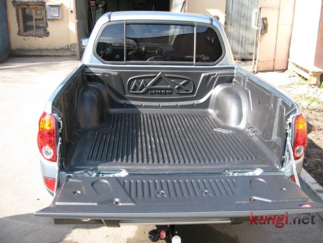 Накладка на задний борт на пикап Toyota Hilux Vigo — изображение 2