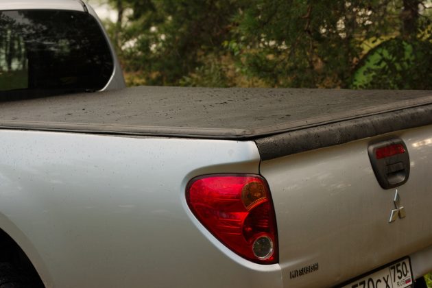 Мягкий трехсекционный тент для Mitsubishi L200 полуторная кабина Club Cab — изображение 4