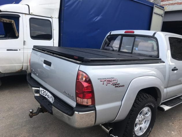 Жесткая трехсекционная крышка кузова Kramco для Toyota Tacoma — изображение 11