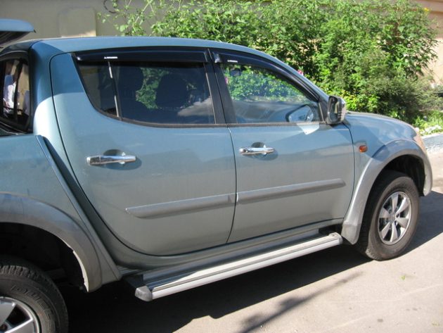 Ветровики для пикапа Mitsubishi L200 — изображение 2