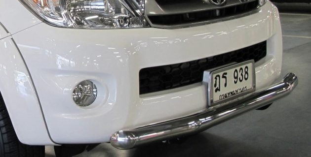 Защитная дуга переднего бампера Toyota Hilux