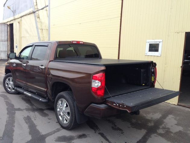 Жесткая трехсекционная крышка кузова Kramco для Toyota Tacoma — изображение 3