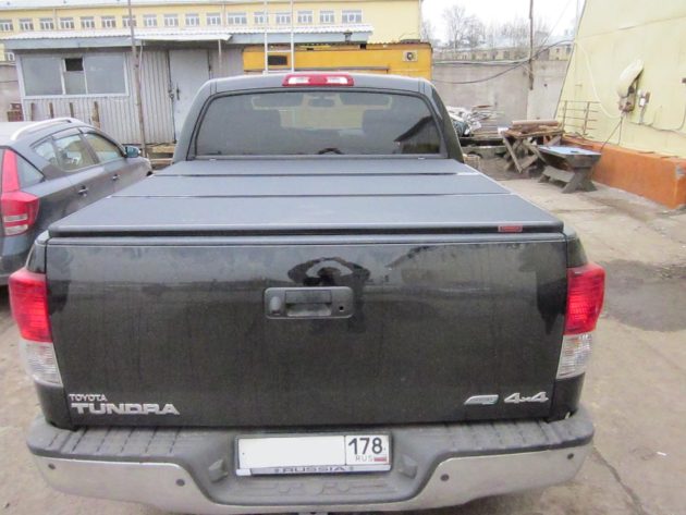 Жесткая трехсекционная крышка кузова Kramco для Toyota Tundra (Тойота Тундра) — изображение 8