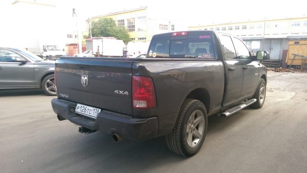 Жесткая трехсекционная крышка на пикап Dodge Ram кузов 8.0 ft, 2.60см — изображение 2