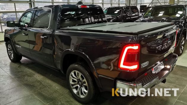 Жесткая трехсекционная крышка на пикап Dodge Ram (Додж РАМ) — изображение 3