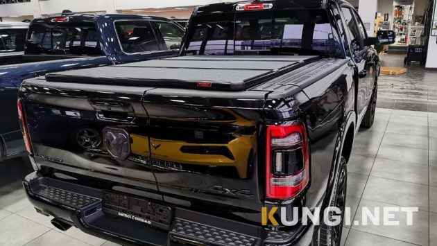 Жесткая трехсекционная крышка на пикап Dodge Ram (Додж РАМ) с системой Ram Box — изображение 3