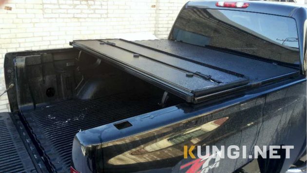 Жесткая трехсекционная крышка (высокий профиль) на пикап Chevrolet Silverado (Шевроле Сильверадо) — изображение 3