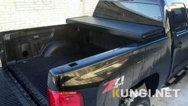 Жесткая трехсекционная крышка (высокий профиль) на пикап Chevrolet Silverado (Шевроле Сильверадо) — изображение 4