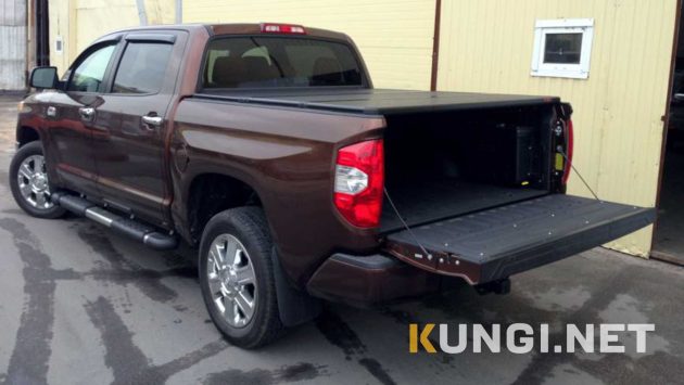 Жесткая трехсекционная крышка кузова Kramco для Toyota Tundra (Тойота Тундра) — изображение 2