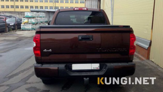 Жесткая трехсекционная крышка кузова Kramco для Toyota Tundra (Тойота Тундра) — изображение 4