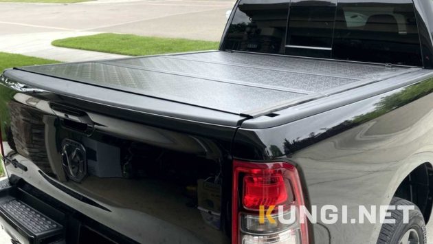 Крышка жесткая трехсекционная (низкий профиль) для пикапа Toyota Tundra (Тойота Тундра) — изображение 2