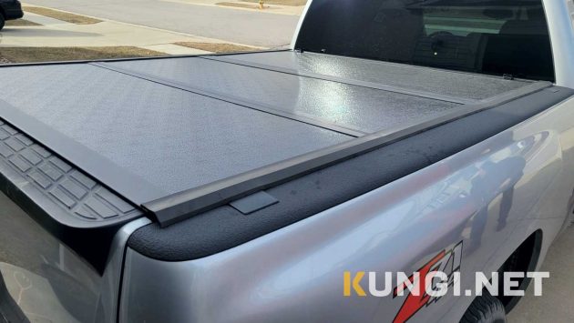 Крышка жесткая трехсекционная (низкий профиль) для пикапа Toyota Tundra (Тойота Тундра)