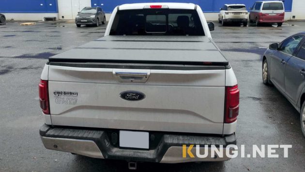 Жесткая трехсекционная крышка (высокий профиль) на пикап Ford F-150 (Форд Ф-150) 2023+ — изображение 2