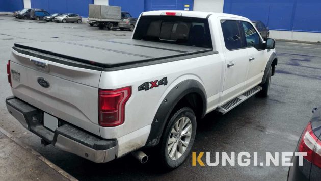 Жесткая трехсекционная крышка (высокий профиль) на пикап Ford F-150 (Форд Ф-150) 2023+