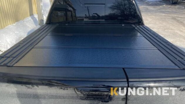 Крышка жесткая подъемная для пикапа Dodge Ram с RamBox